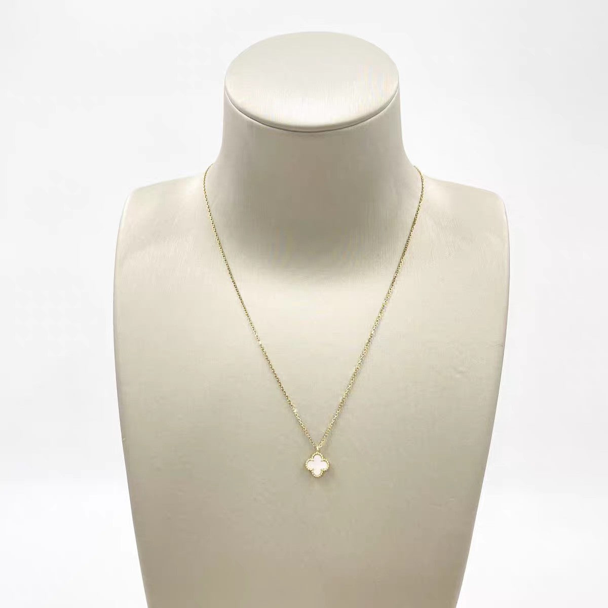 Van cleef &Arpels Sweet Alhambra collier