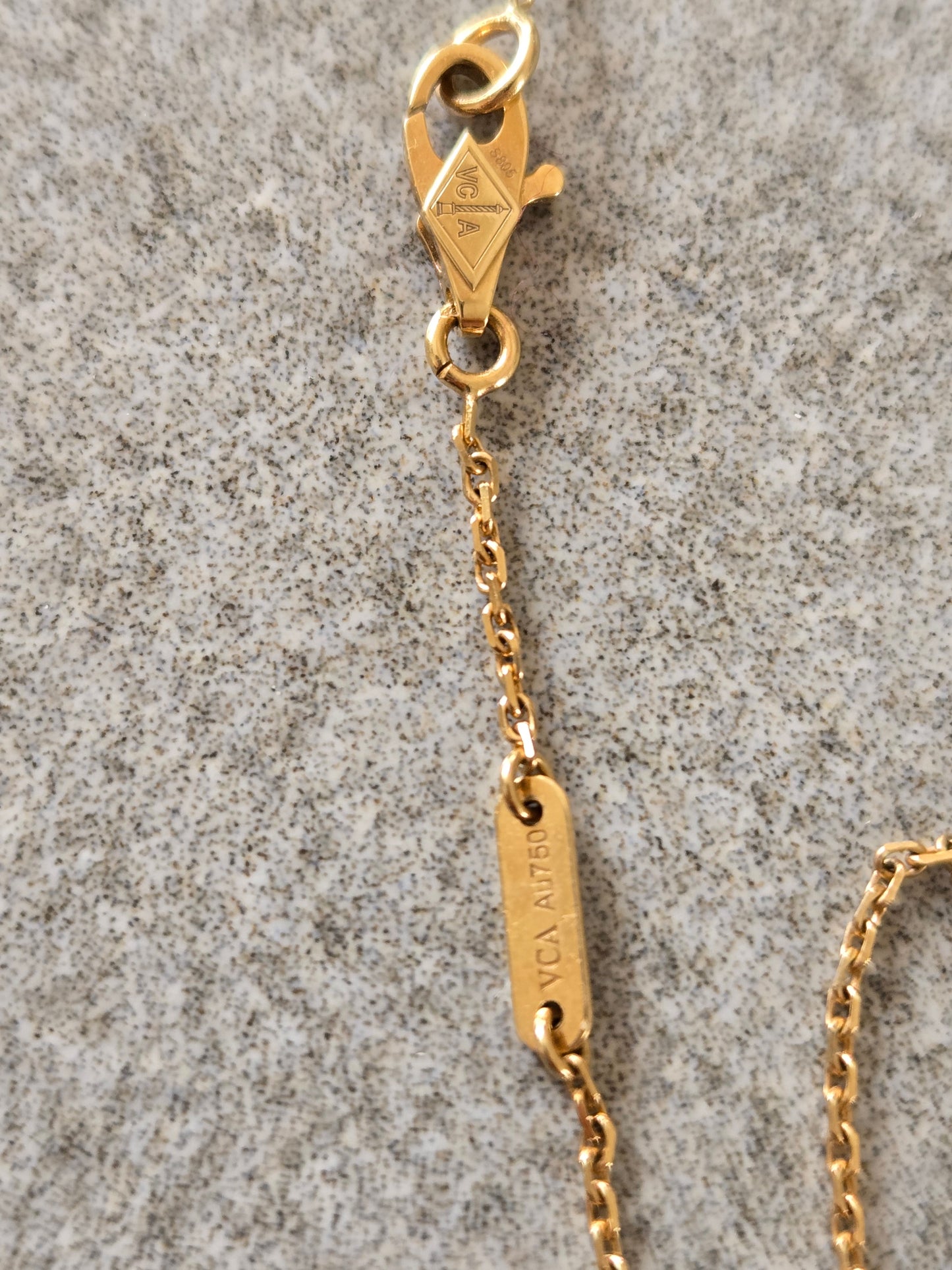 Van cleef &Arpels Sweet Alhambra collier