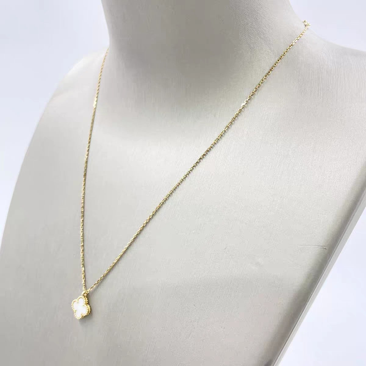 Van cleef &Arpels Sweet Alhambra collier