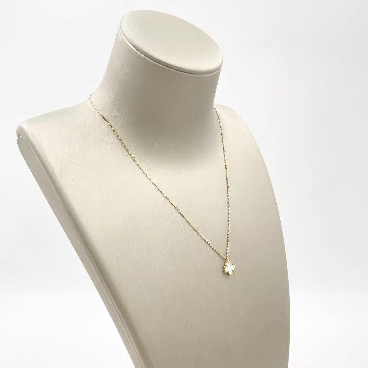 Van cleef &Arpels Sweet Alhambra collier