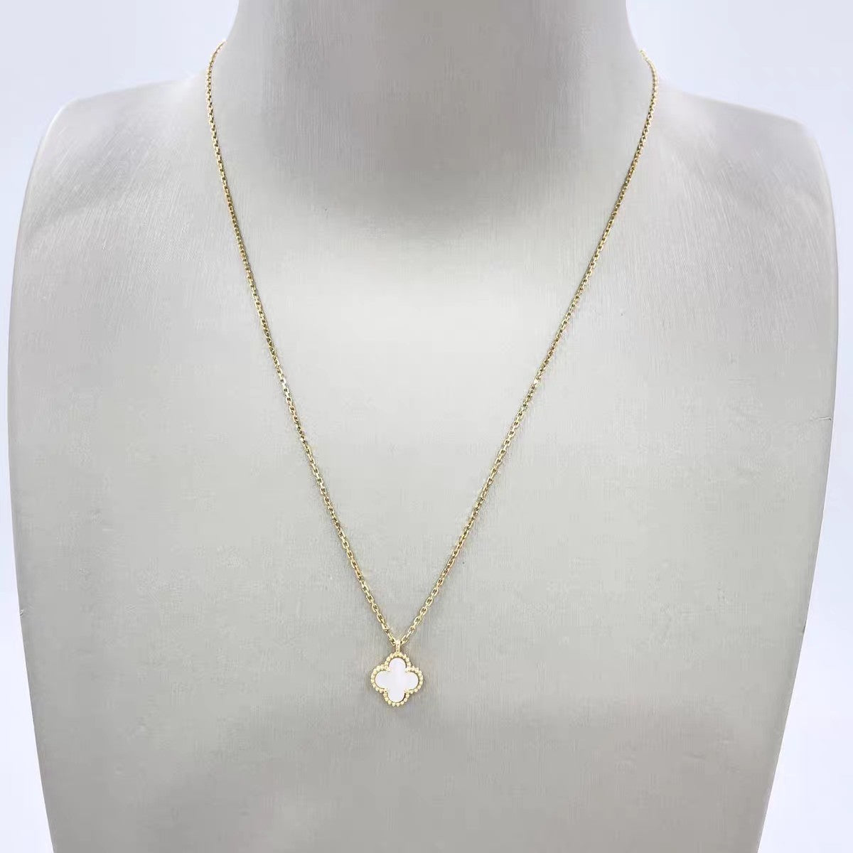 Van cleef &Arpels Sweet Alhambra collier