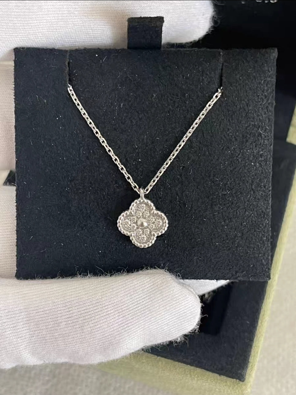 Van cleef& Arpels sweet Alhambra collier diamants