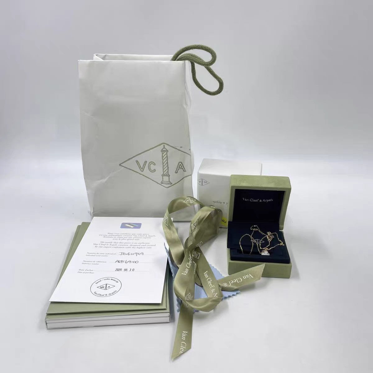 Van cleef &Arpels Sweet Alhambra collier