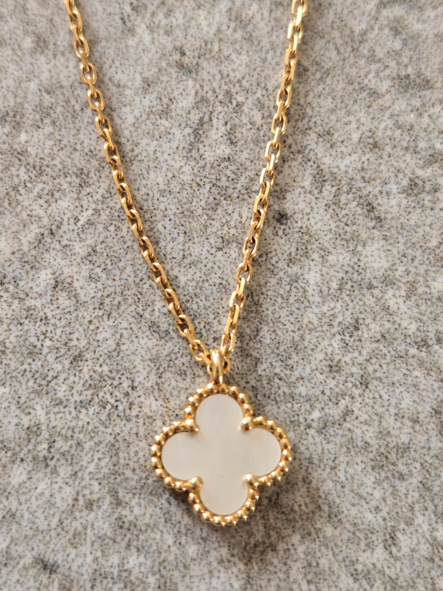 Van cleef &Arpels Sweet Alhambra collier