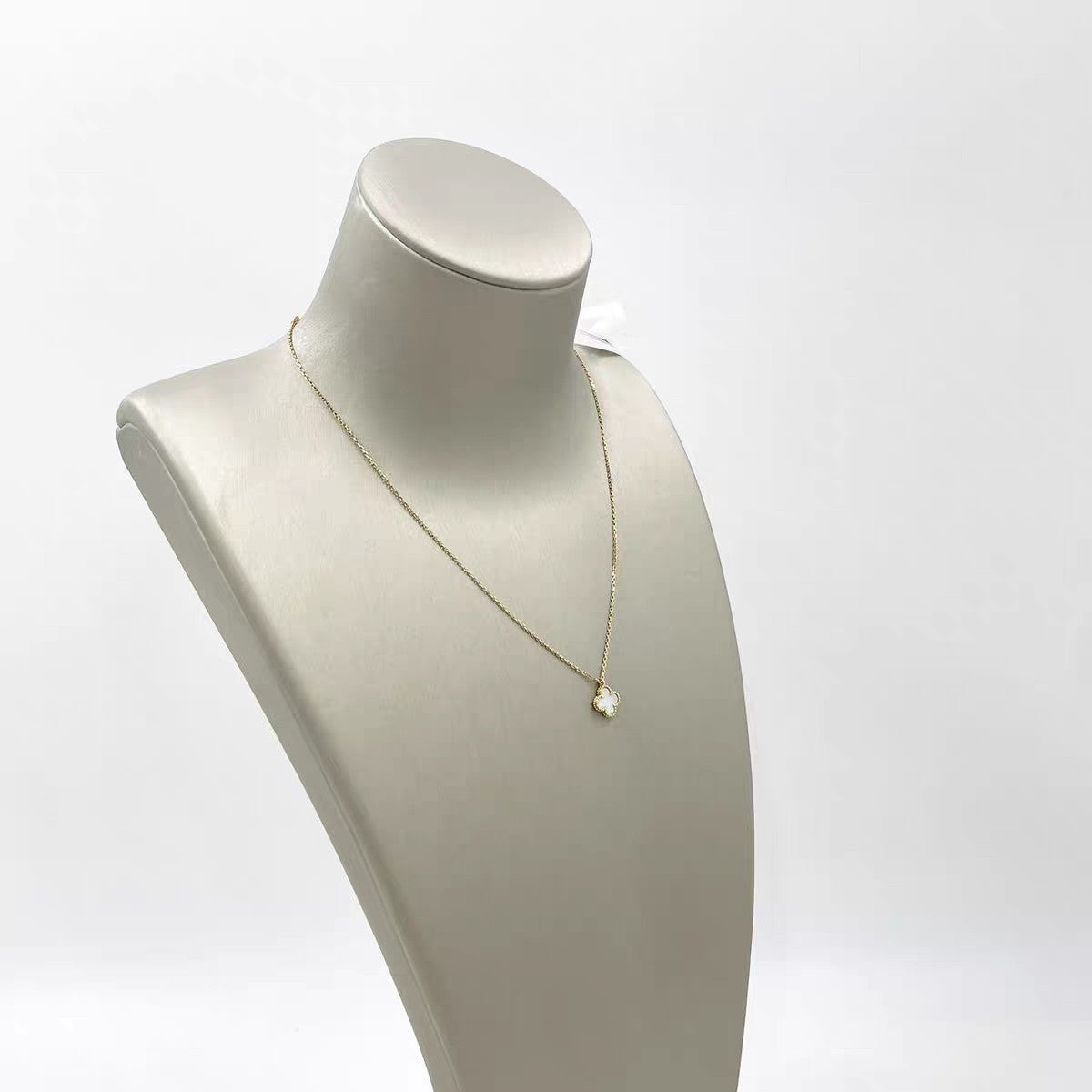 Van cleef &Arpels Sweet Alhambra collier